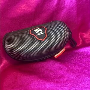 Quest shark Black Portable hard cover sunglasses case with clip Case